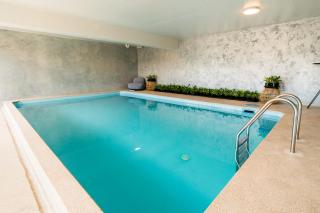 Luxury Hilltop Retreat - Views, Heated Pool, Sleeps 10 - 8