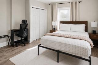 Cincy 5BR Retreat, Xavier & Zoo, Sleeps 7 - 1
