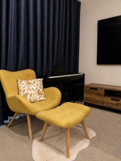 Spacious 4-Bed House Free Parking in Wakefield & Leeds - 9