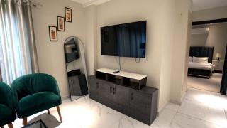 Cozy 1BR Apartment in Central Gulberg III - 4