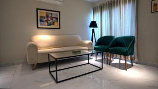 Cozy 1BR Apartment in Central Gulberg III - 6