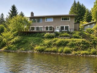 Riverside Home With a Rustic Charm - 0