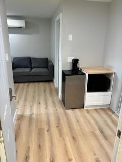 ENTIRE BACHELOR UPTOWN WATERLOO - e1 - 8