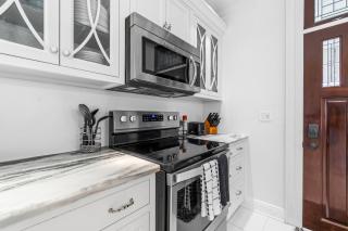 Old Louisville Charm W/Modern Amenities- Quaint - 1