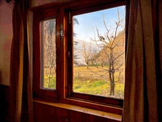 Entire Apple Orchard Home Workation Peaceful Views by SiyaU Stay - 2
