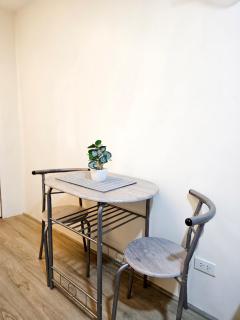 Cozy Corner 1BR convenient, walk to IT Park, Wifi - 6