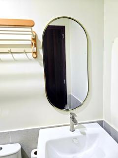 Cozy Corner 1BR convenient, walk to IT Park, Wifi - 3