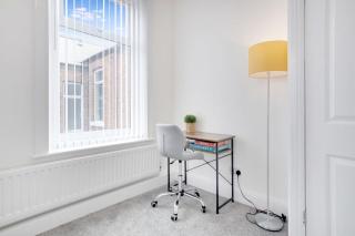 Spacious Home for Groups & Contractors Free WiFi - 3