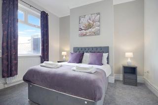 Spacious Retreat with Backyard Bliss Sleeps 7 - 8