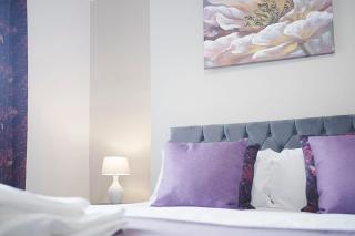 Spacious Retreat with Backyard Bliss Sleeps 7 - 2