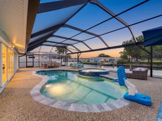 Heated Pool, Hot Tub & Canal Views - 0