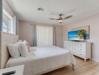Heated Pool, Hot Tub & Canal Views - 5