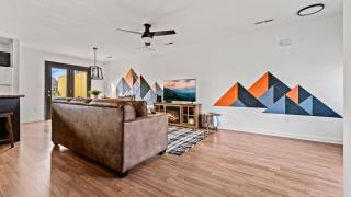 The Monarch - Cozy Hideaway, Hot Tub, Arcade Machine, Dogs Welcome! - 2