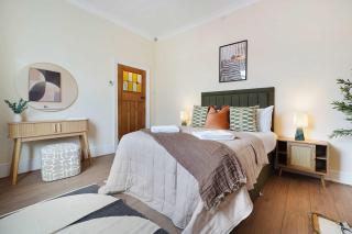 Modern 4BR Ideal for Contractors by Stay With Us - 8