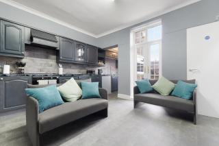4BR Mitchell Street Apartment Sleeps 6 by Stay With Us - 9
