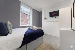 4BR Mitchell Street Apartment Sleeps 6 by Stay With Us - 7