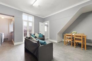 4BR Mitchell Street Apartment Sleeps 6 by Stay With Us - 4