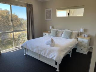 Water Views, Putting Green, Kangaroos-Pets Allowed - 6