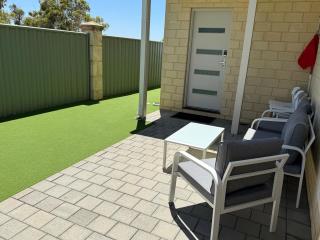 Water Views, Putting Green, Kangaroos-Pets Allowed - 3