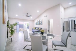 Stylish Urban Haven • Cozy Clean Central - 8