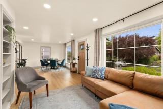 Walkable and Family friendly home, EV Charger & AC - 0