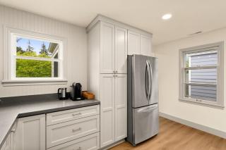 Walkable and Family friendly home, EV Charger & AC - 6