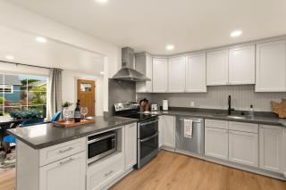 Walkable and Family friendly home, EV Charger & AC - 8