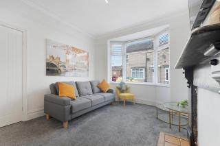 2BR Darlington Home by Stay With Us - 8