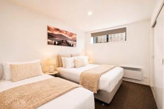 Residence at 165 Great for large groups Sleeps 11 - 1