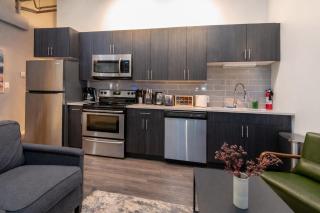 McCormick Place Beautiful Studio Suite with Optional Parking and Gym Access Sleeps 4 Near Soldier Field and Downtown Chicago - 8