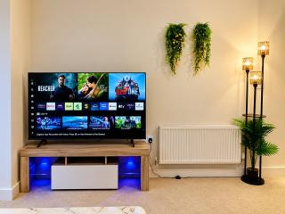 2 Bedroom Luxury Apartment! City Center with Free Parking! - Derby - 8