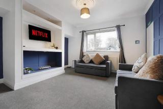 Work Friendly 3 Bed House with Sofa Beds Sleeps 7 - 3