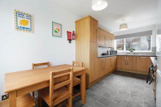 Spacious 4BR Home Sleeps 8 by Stay With Us - 7