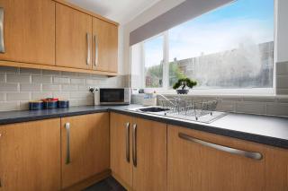 Spacious 4BR Home Sleeps 8 by Stay With Us - 1