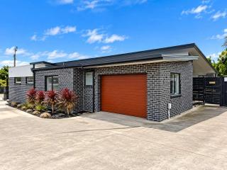 The Villa at 165 Contemporary apartment - Warrane - 4