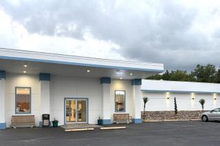 Baymont Inn & Suites by Wyndham Newton IA - 9