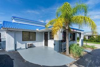 Howard Johnson by Wyndham Sebring - 0