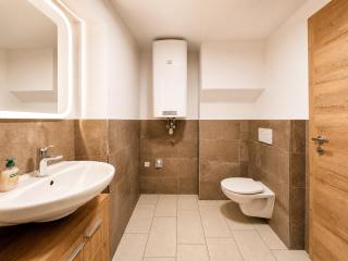 Stylish 1-Bedroom Old Town Retreat - 4