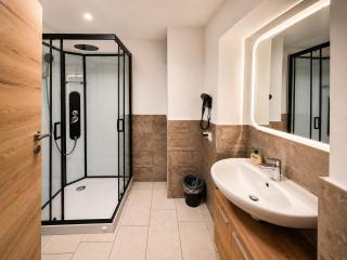 Stylish 1-Bedroom Old Town Retreat - 3