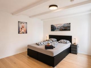 Modern Old Town Studio - 9