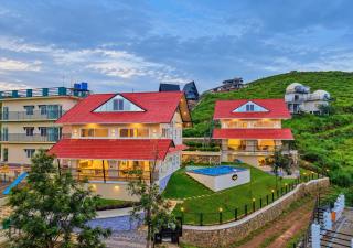 Velora Pool Resort Vagamon by VOYE HOMES - 4