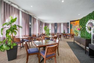 Days Inn by Wyndham Montreal Airport Conference Centre - 1