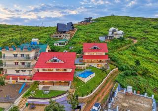 Velora Pool Resort Vagamon by VOYE HOMES - 8