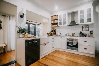 Boutique Cottage Accommodation - Bacchus Marsh - 7