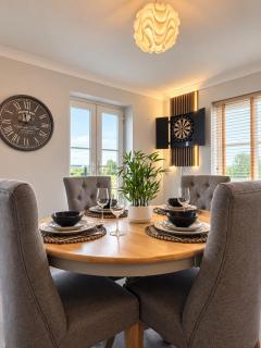 STYLISH Retreat-CONTRACTORS-Darts-FREE Parking-En-Suite-SUPER King Beds - 9
