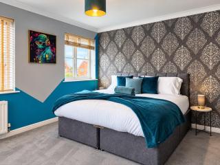 STYLISH Retreat-CONTRACTORS-Darts-FREE Parking-En-Suite-SUPER King Beds - 0