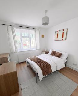 Spacious home with garden in Mitcham - 9