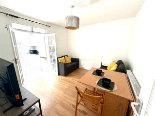Spacious home with garden in Mitcham - 7
