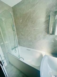 Spacious home with garden in Mitcham - 4