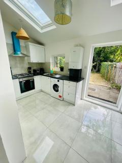 Spacious home with garden in Mitcham - 1